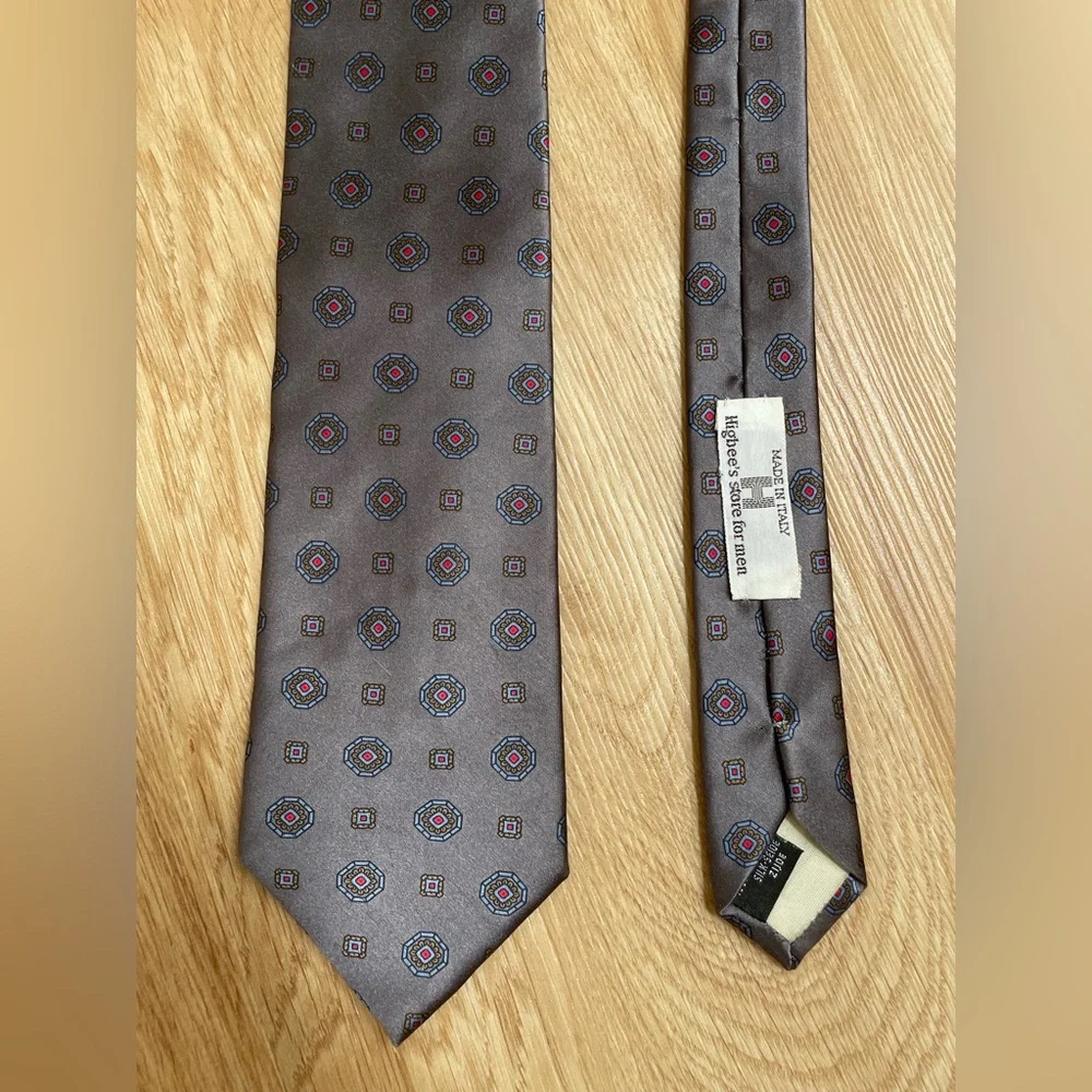 Higbee’s gray silk tie small red design 100% silk made in Italy